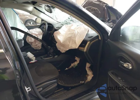 2017 Jeep Cherokee Latitude 4X4 из США, поврежденный, VIN 1C4PJMCB8HW557747